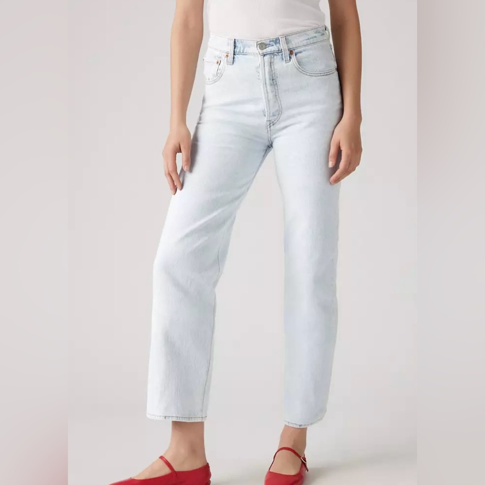 Levi’s Jeans Women 26 Blue Light Wash ButtonFly Ribcage Straight Ankle Modern